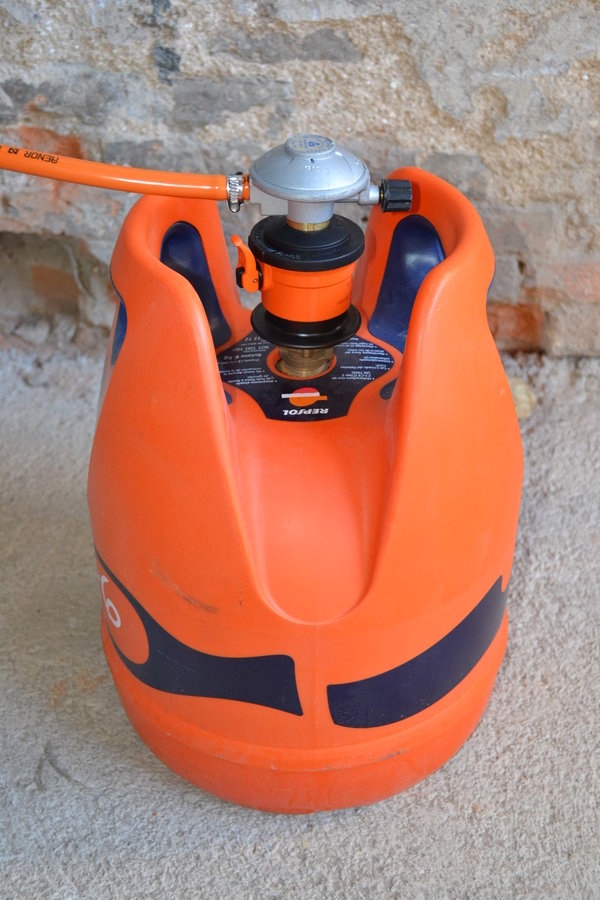 Adaptador de uso exclusivo con bombonas de Gas Butano 6 y 12,5 kg