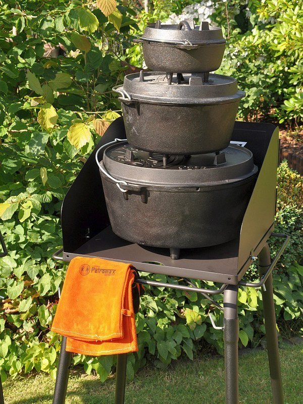 Dutch Oven Table fe45