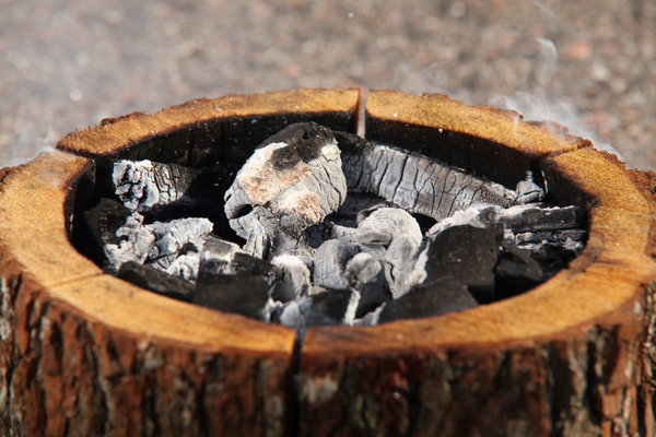 Origin Outdoors Woodie Ø 24 - 28 cm. Barbacoa ecológica de carbón vegetal y madera portátil 562123